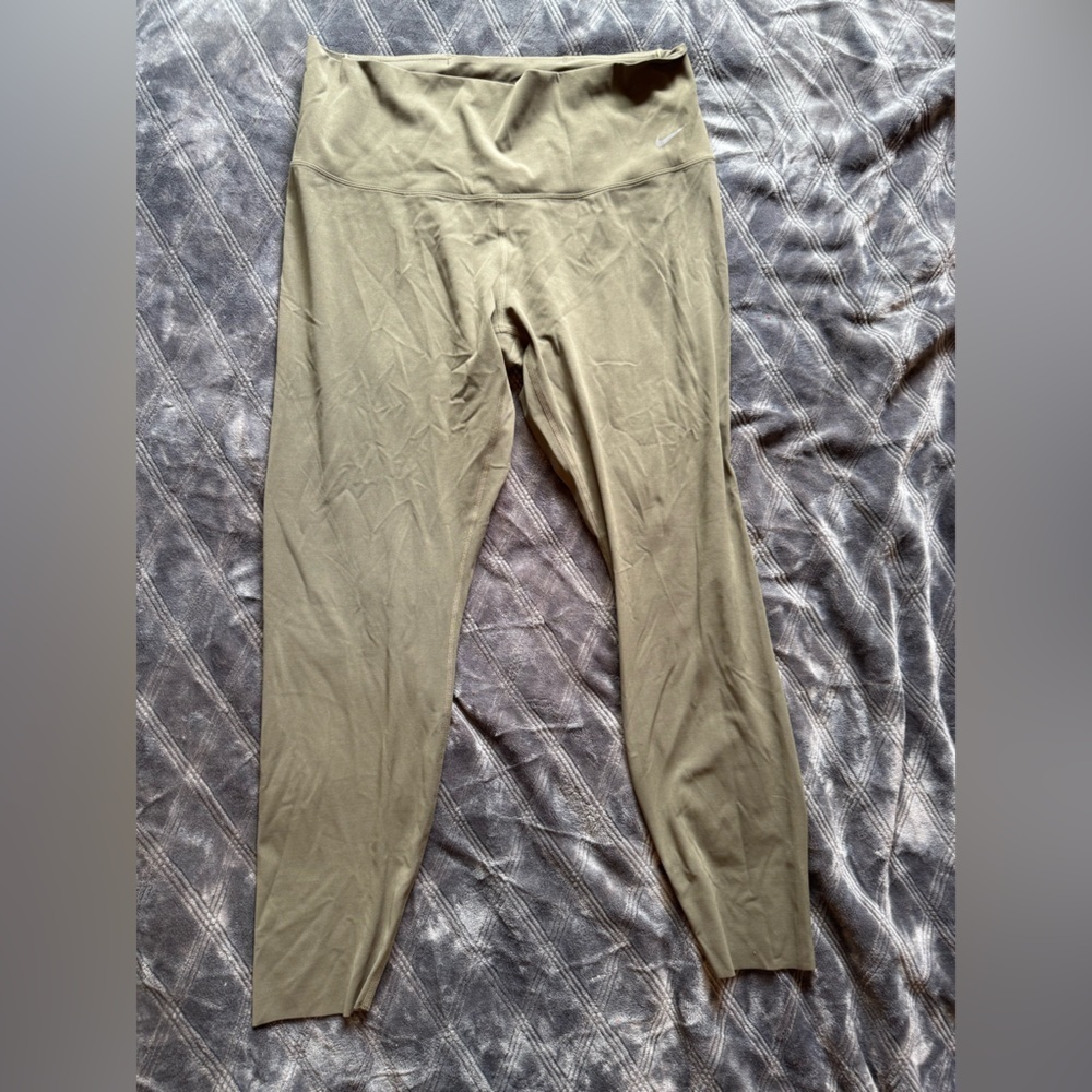 Women’s Nike zenvy legging. High rise,  7/8 length. Size XL